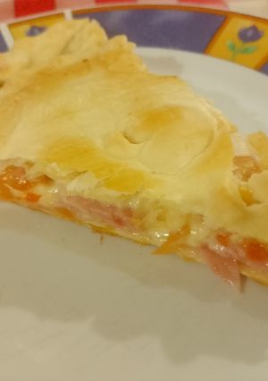 Una foto de Tarta Pascualina de tomate y jamón