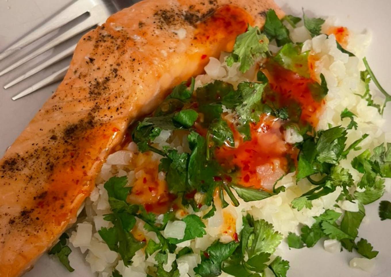 Salmon With Sweet Chilli Cauliflower Rice 🌶