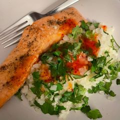 A picture of Salmon With Sweet Chilli Cauliflower Rice 🌶.