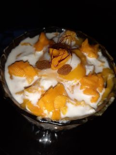 युनिक मैंगो फिरनी डि लाईट (Unique mango phirni delight recipe in Hindi) रेसिपी मुख्य फोटो
