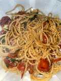 Fideos con tomate cherry y espinaca