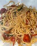 Fideos con tomate cherry y espinaca