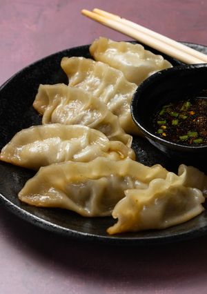 Hình của món 2 Loại Sủi Cảo Nhật nhân Heo Xay - Pork Gyoza 2 Ways.