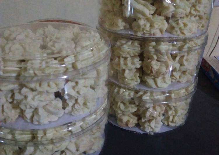 Langkah Mudah untuk Menyiapkan Kue sagu keju yang Menggugah Selera