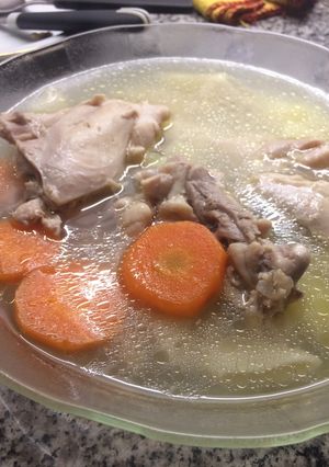 Una foto de Sopa de pollo ligera