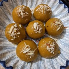 A picture of Besan ke Laddu.