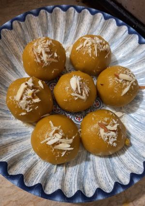 A picture of Besan ke Laddu.