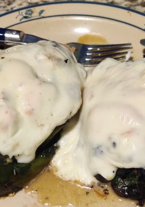 Una foto de Chiles rellenos de camarón y champiñones