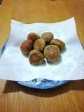 Polpette/burger di lenticchie e zucchine vegan in padella