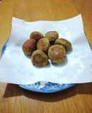 Polpette/burger di lenticchie e zucchine vegan in padella