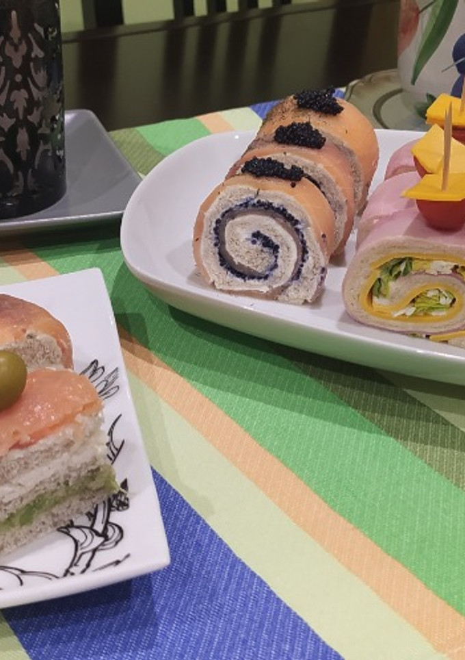 Una foto de Canapés navideños