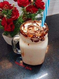 हेल्थी ओट्स मिल्कशेक (Healthy oats milkshake recipe in Hindi) रेसिपी मुख्य फोटो