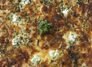 Una foto de Pastel de puerros, huevos y quesos feta y mozzarella