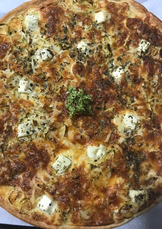 Una foto de Pastel de puerros, huevos y quesos feta y mozzarella