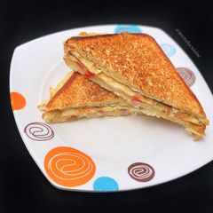 Bread in egg toast A picture of Bread in egg toast.