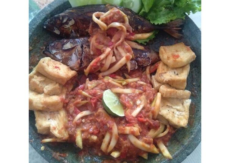 Cara Gampang memasak Ikan asap sambel pencit Lezat