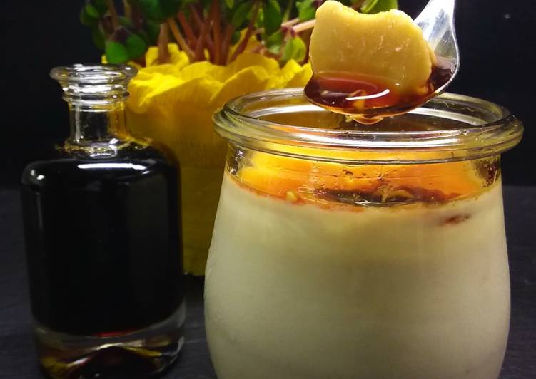 Panna cotta mit Karamellsirup