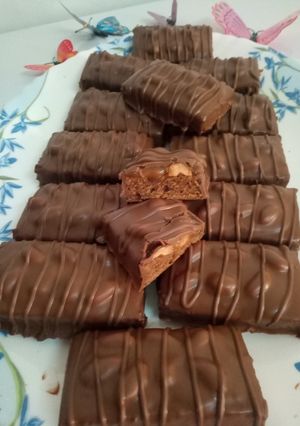 صورة لوصفة كيكة سنيكرز