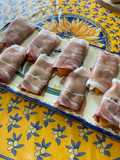 Roulés apéros au melon, jambon cru et roquefort