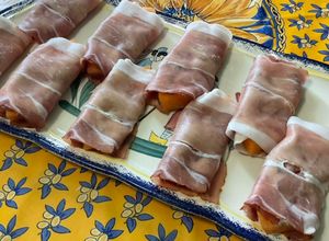 Une photo de Roulés apéros au melon, jambon cru et roquefort