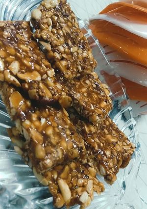 पीनट चिक्की (Peanut chikki recipe in Hindi) रेसिपी मुख्य फोटो