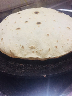 A picture of Phulka roti, chapati.