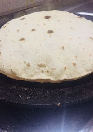 A picture of Phulka roti, chapati.