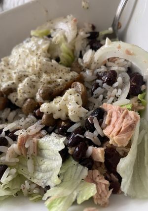 Una foto de Ensalada con proteína 308 calorías ✌🏻