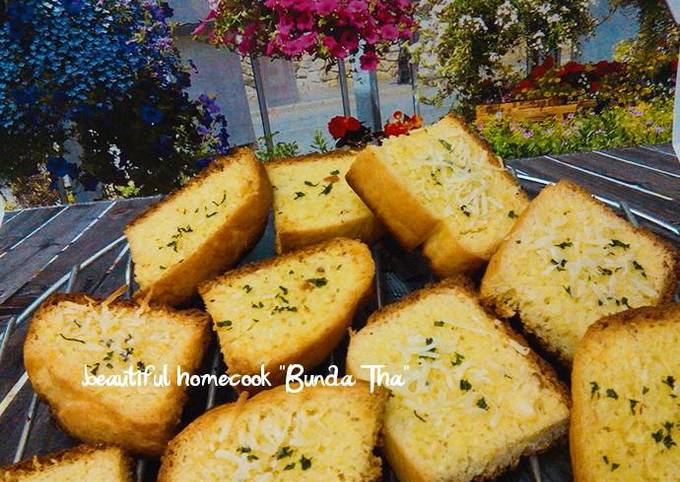 Resep Garlic Bread Homemade Oleh TEtha Bachtiar - Cookpad