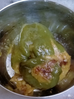 भरवा शिमला मिर्च(Bharva Capsicum Recipe In Hindi) रेसिपी मुख्य फोटो