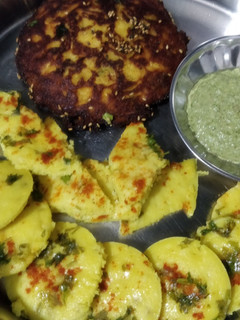 લસણીયા ઢોકળા (lawaniya dhokla recipe in gujarati) રેસીપી મુખ્ય ફોટો