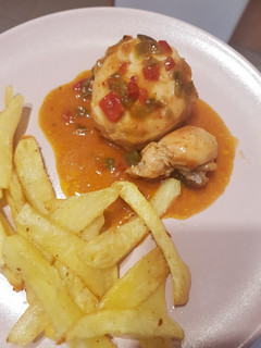 Una foto de Pollo al chilindrón