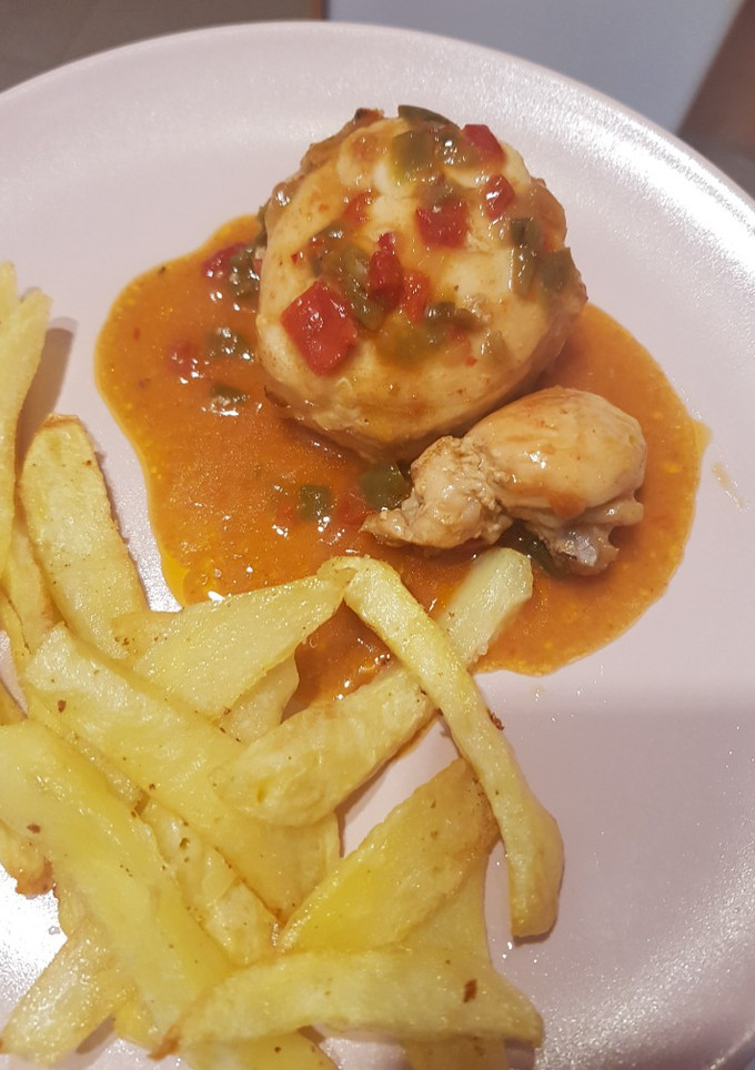 Una foto de Pollo al chilindrón