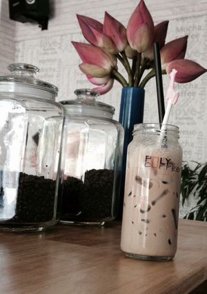 A picture of MILK SHAKE (Shake it up for more flavor^^).