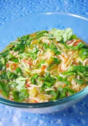 ভেজ নুডলস্ সুপ(veg noodles soup recipe in Bengali) রেসিপির প্রধান ছবি