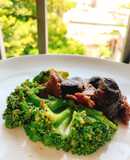 Bò xào súp lơ xanh và nấm