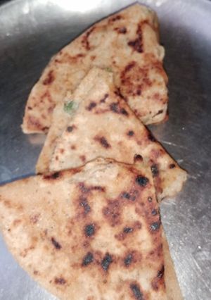 आलू का पराठा (Aloo ka paratha recipe in hindi) रेसिपी मुख्य फोटो