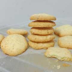 Cheesy Cornstarch Cookies (Kukis Keju Maizena) Gluten Free রেসিপির প্রধান ছবি