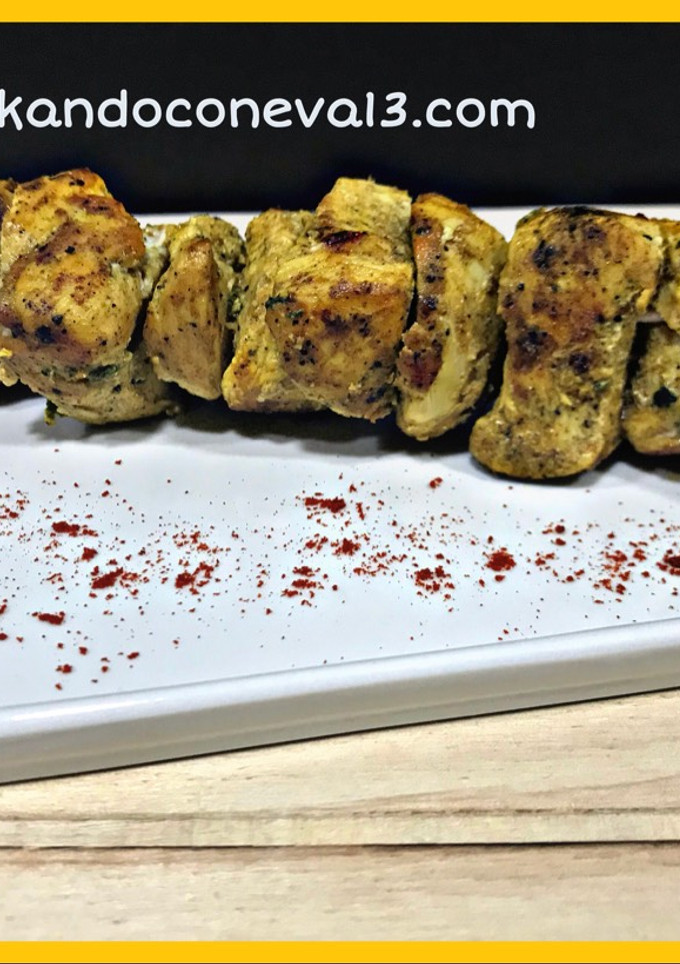 Una foto de Pinchos morunos de pollo