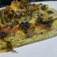 A picture of Chicken, mushroom and artichoke quiche.
