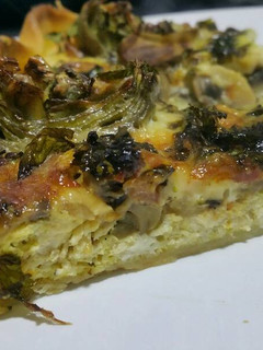 A picture of Chicken, mushroom and artichoke quiche.