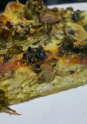 A picture of Chicken, mushroom and artichoke quiche.