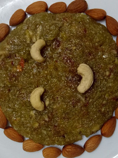 लौकी का हलवा (Lauki ka Halwa recipe in Hindi) रेसिपी मुख्य फोटो