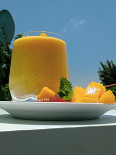 A picture of Mango & peach🍑 smoothie.