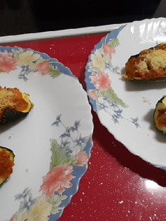Una foto de Calabacín relleno de bacalao con tomate