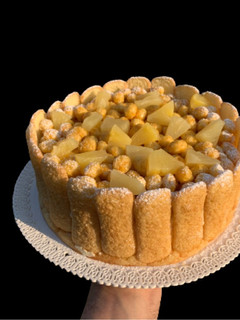 Foto di Charlotte di Pavesini Con Crema al latte Condensato e Ananas