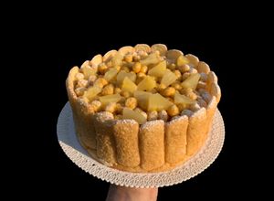 Foto di Charlotte di Pavesini Con Crema al latte Condensato e Ananas