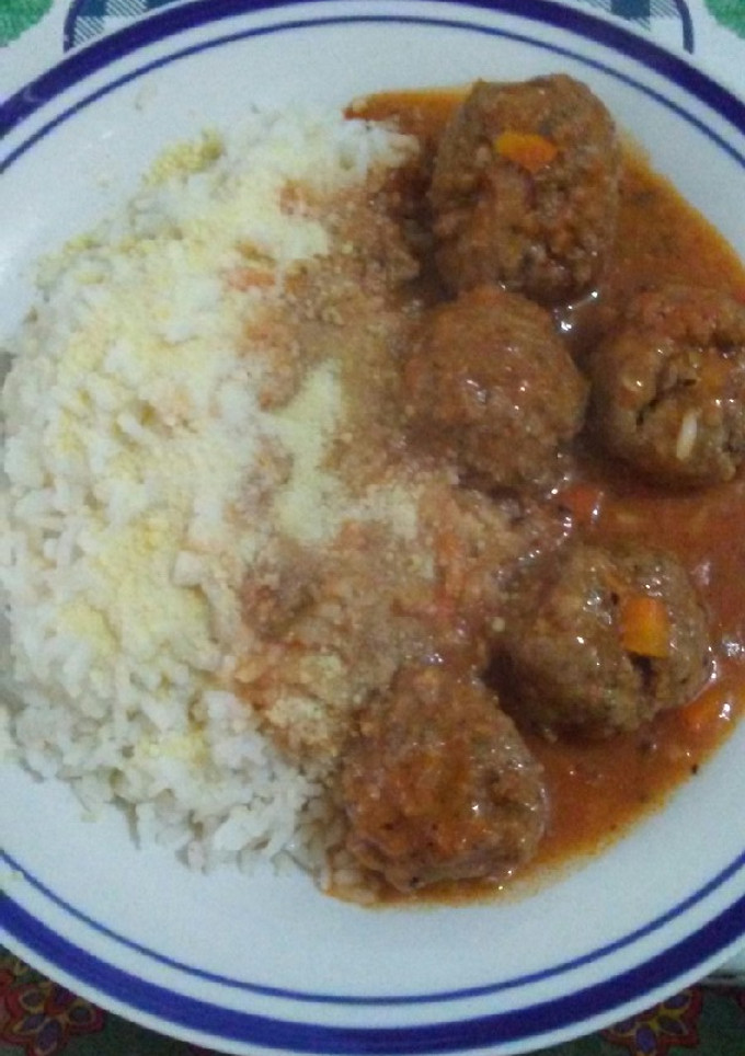 Una foto de Albóndigas con arroz 🙋🎉