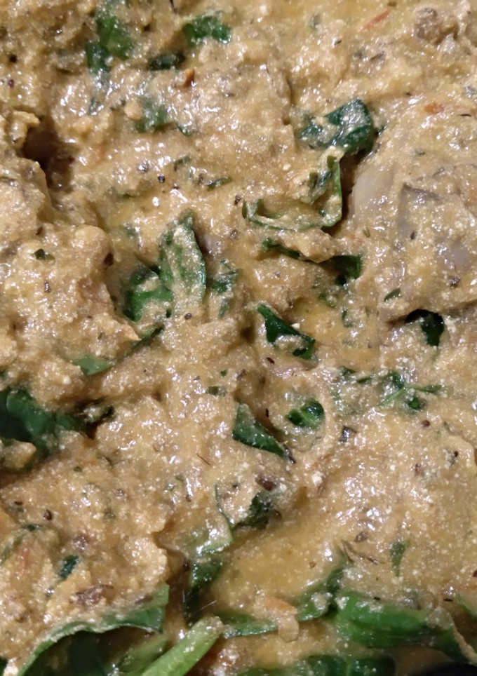 Una foto de Setas, Espinacas y Tofu en salsa de Tomate natural (100% vegetal) Tm5