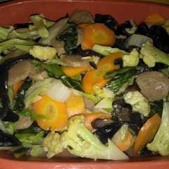 รูปของ Capcay bakso jamur kuping simpel